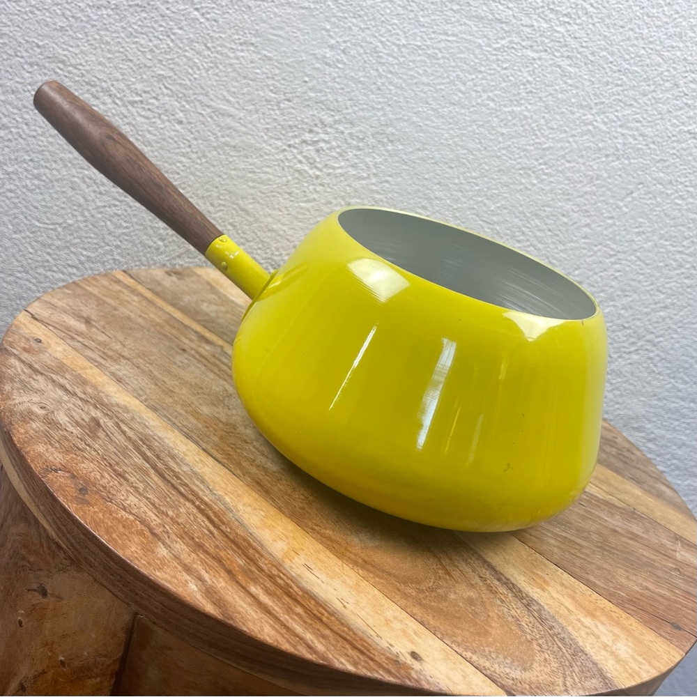Vintage l 60s MCM Chartreuse Enameled Aluminum Walnut Handle Fondue Melting Pot